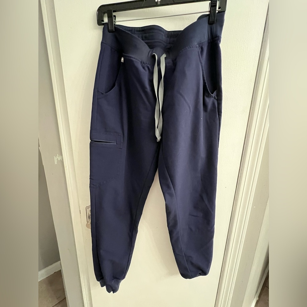 FIGS Scrubs Zamora Joggers Size Small in Navy Blue